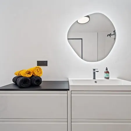Karlin Diamond View & Garage Appartamento Praga