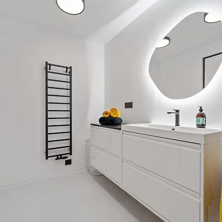 Karlin Diamond View & Garage