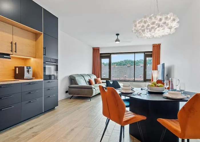 Karlin Diamond View & Garage