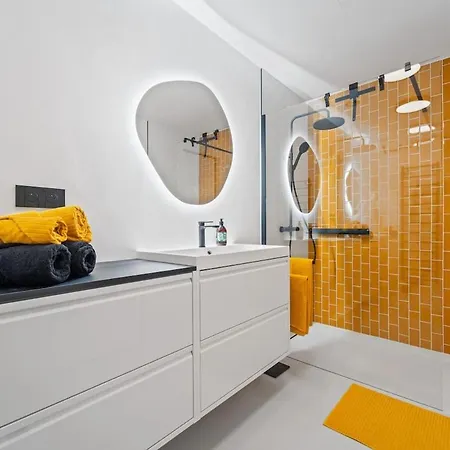Karlin Diamond View & Garage Apartman Prága